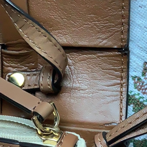 Michael Kors Vivian Clutch| Peanut - Picture 12 of 16